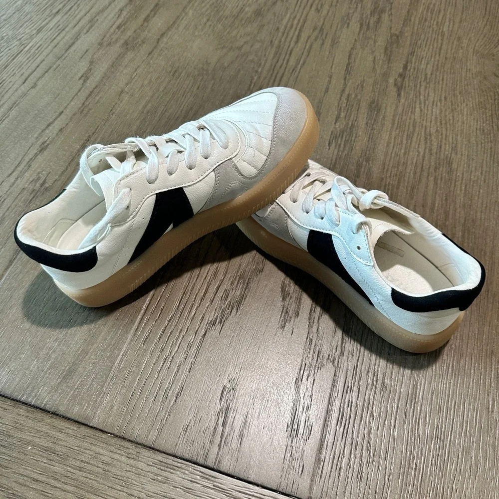 MIA Leather Retro Sneakers Size 6.5 White/Black Gum Sole - Picture 10 of 10